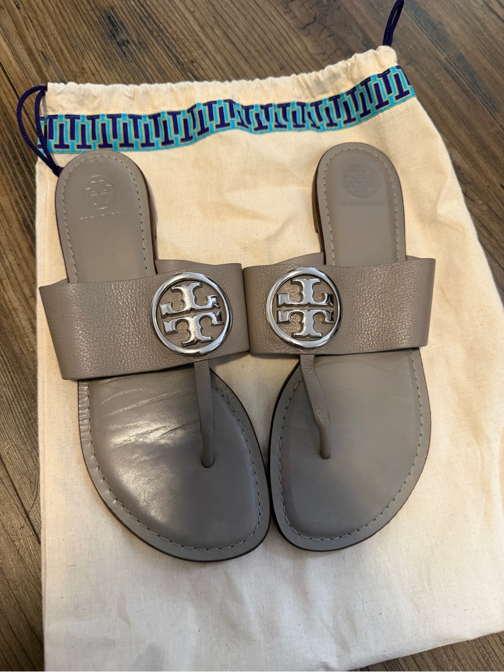 Tory Burch gray Leather soft comfy sandal Stamped Care size 9 - Picture 7 of 9